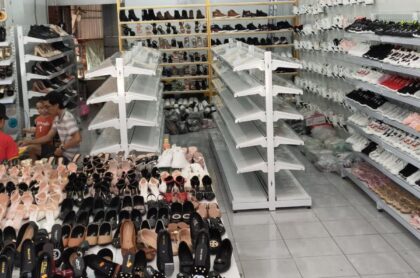 Kệ trưng bày giày dép tại Đồng Nai