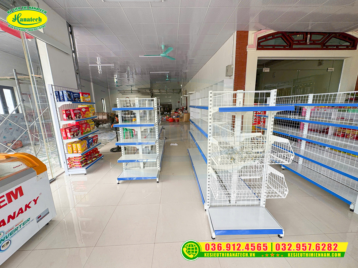 Kệ shop mẹ và bé tại Hậu Giang