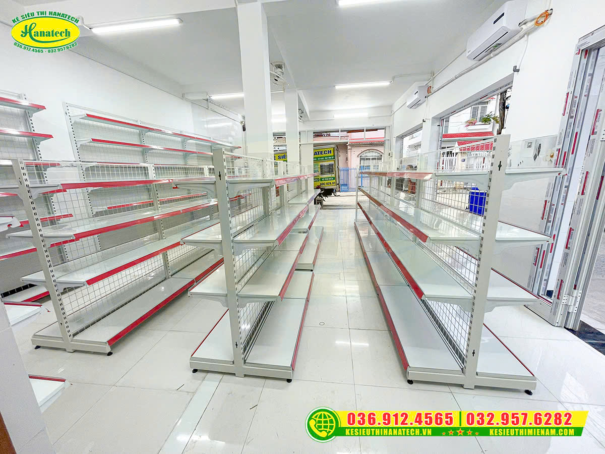 Lắp đặt kệ cửa hàng tiện lợi tại Nha Trang