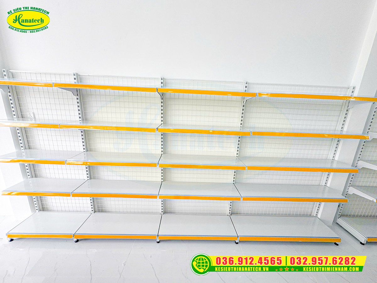 Thi công giá kệ đơn lưng lưới áp tường bách hoá tại Cần Thơ