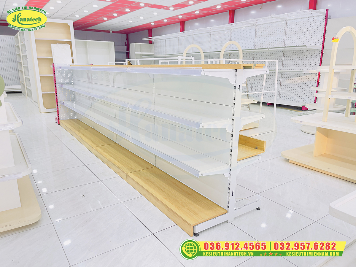 Setup kệ siêu thị lưng tôn liền cho shop mẹ và bé tại Đồng Nai sang trọng 