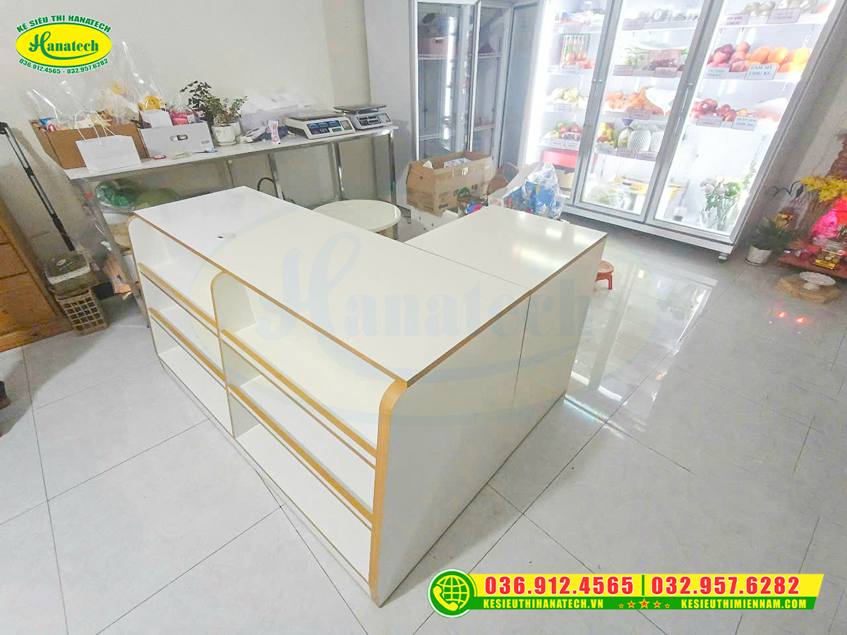 Bàn thu ngân cửa hàng tạp hoá Hà Nội