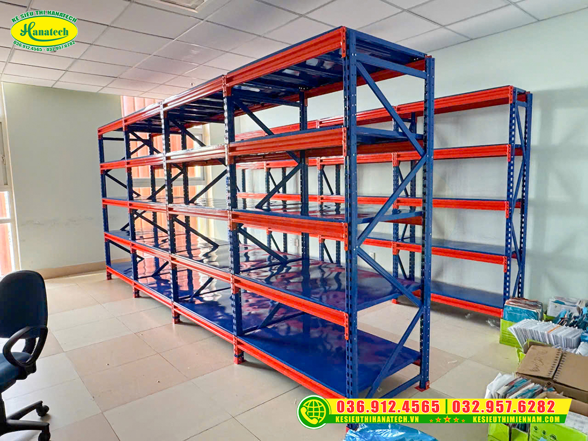 Thi công lắp đặt giá kệ cửa hàng bỉm sữa khoa học tại Lào Cai