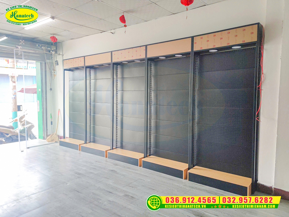Mẫu tủ kệ trưng bày phụ kiện điện thoại màu đen tại Hà Nội