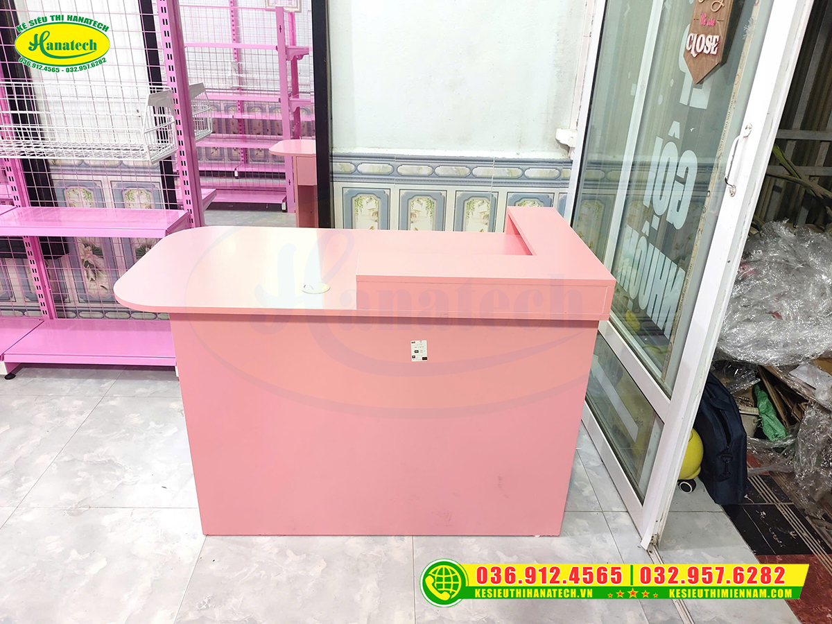 Kệ cửa hàng phụ kiện tại Cao Bằng