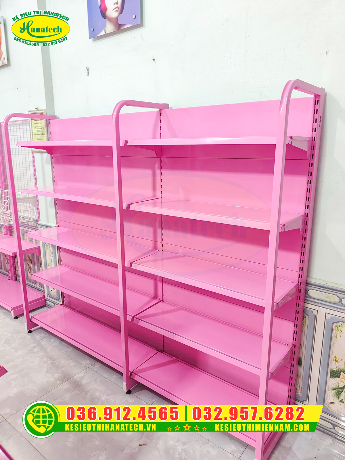 Kệ cửa hàng phụ kiện tại Cao Bằng